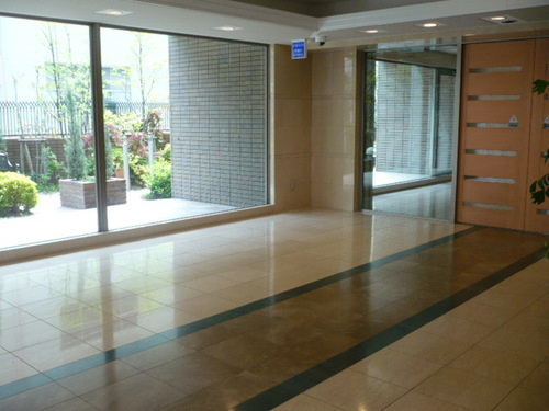 ライオンズガーデン東別院のロビー