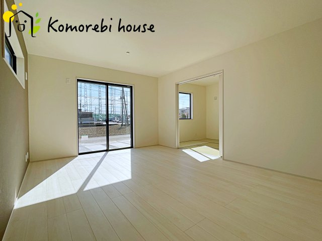 さいたま市西区宝来　新築一戸建て　リーブルガーデン　07の居間・リビング|ゆったりとした居間です