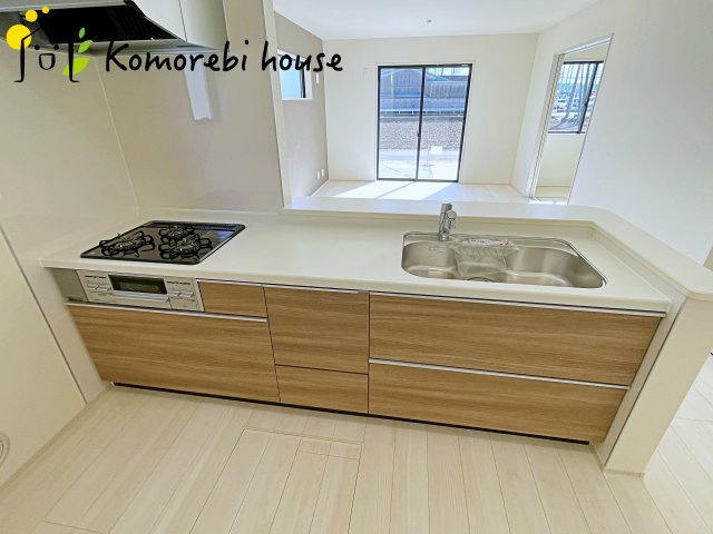 さいたま市西区宝来　新築一戸建て　リーブルガーデン　07のキッチン|コンパクトなキッチンで掃除もラクラク