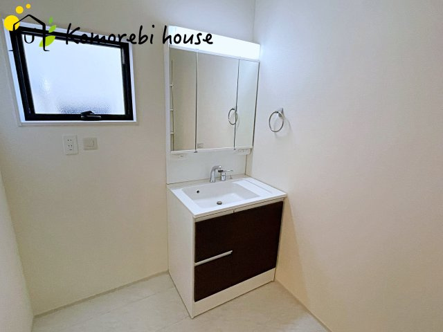 さいたま市西区宝来　新築一戸建て　リーブルガーデン　07の独立洗面台|朝の支度にも助かる、独立の洗髪洗面化粧台