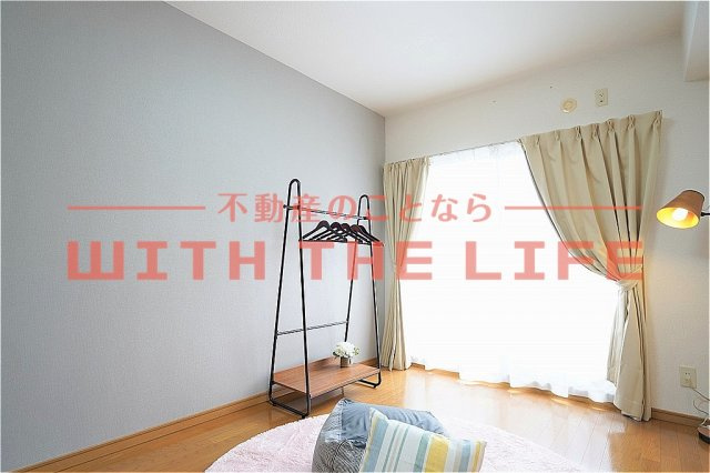 AMアオキ【キャッシュバック対象物件】の洋室|落ち着いた色調の洋室です