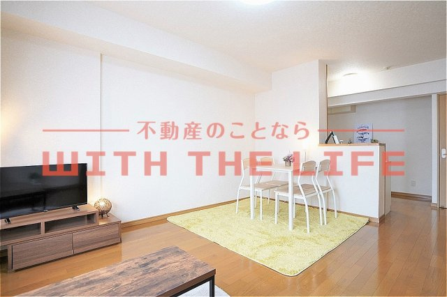 AMアオキ【キャッシュバック対象物件】の居間・リビング|使いやすい居間です