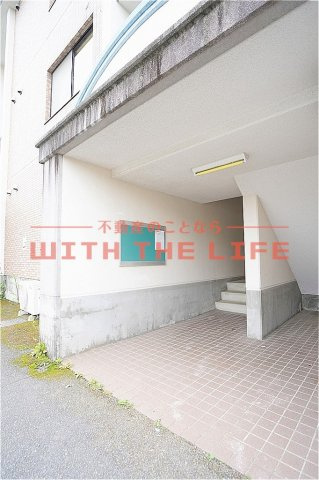 AMアオキ【キャッシュバック対象物件】のエントランス|落ち着いたエントランスです