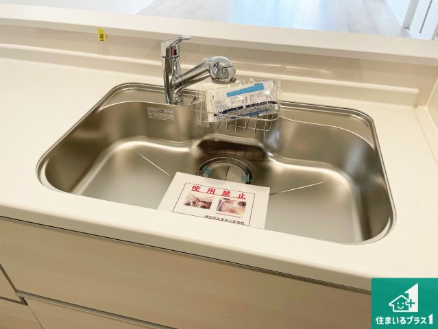 池田市旭丘　新築一戸建ての設備|蛇口の先端に浄水器を内蔵しています！原水と浄水、お湯と冷水、シャワーの切替えがワンタッチなので用途によって使い分けられます。