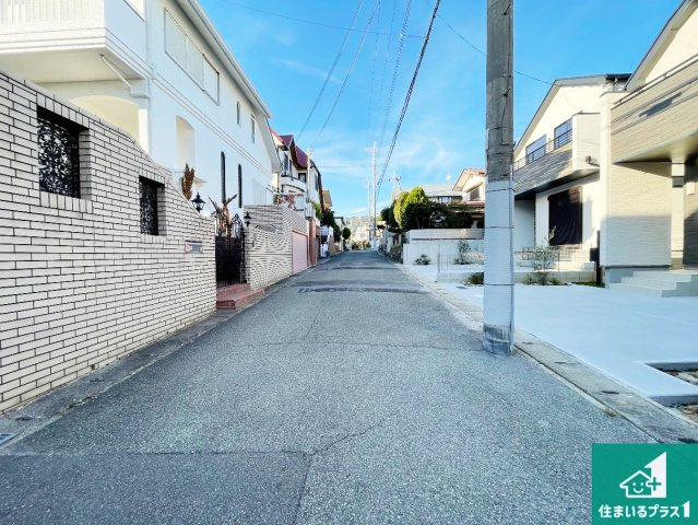 池田市旭丘　新築一戸建ての前面道路含む現地写真|車通りの少ない前面道路！お子様がいらっしゃるご家族でも安心！