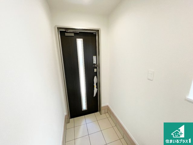 池田市旭丘　新築一戸建ての玄関|シューズボックスにはたくさんの靴が収納できるので玄関周りはいつもスッキリ！ご家族が増えても安心！