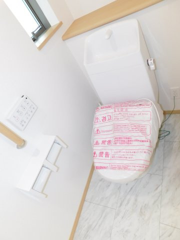 弥富市平島東３丁目の新築一戸建のトイレ|◇トイレ◇　　１・２階シャワートイレ  リモコンパネル付き　節水タイプ