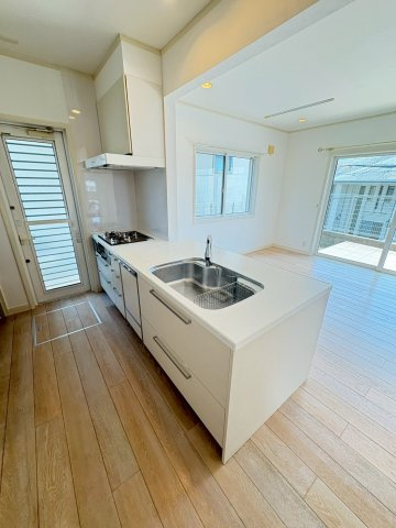 茨木市北春日丘二丁目戸建のキッチン