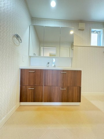 茨木市北春日丘二丁目戸建の洗面所