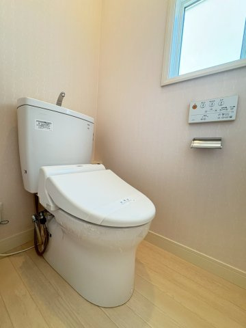 茨木市北春日丘二丁目戸建のトイレ