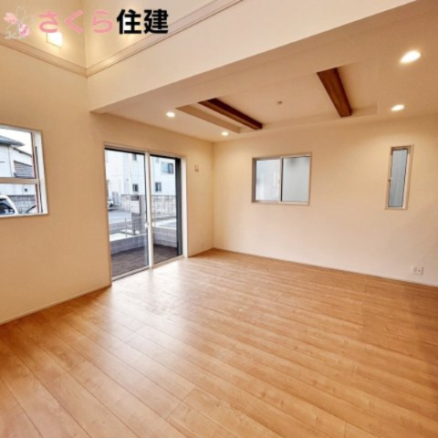 ブルーミングガーデン宇都宮市京町　3号棟の居間・リビング|吹き抜けなので明るい開放感があるリビングとなっております。