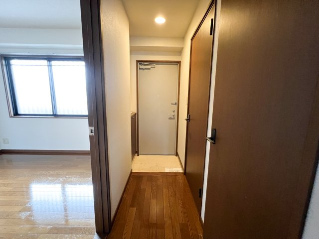 ヴィラージュ航洋の玄関