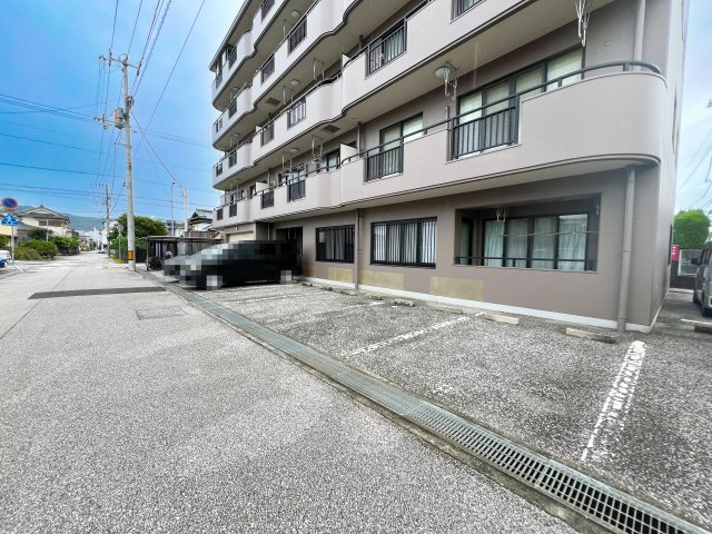 ヴィラージュ航洋の駐車場