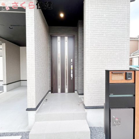 ブルーミングガーデン宇都宮市京町　2号棟の玄関|スマートキー搭載で、お荷物を持ったままでも開閉が楽々です