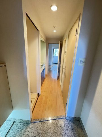 ロイヤルヒル神戸三ノ宮の玄関