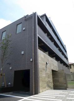 【外観】 | 鉄筋コンクリート造のがっちりとした建物。