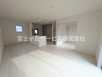 【居間・リビング】 | 磐田市赤池 4期 新築一戸建て | リビングダイニングです