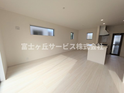 【居間・リビング】 | 磐田市赤池 4期 新築一戸建て | リビングです