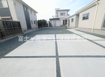 【駐車場】 | 磐田市赤池 4期 新築一戸建て | ３台駐車可能です