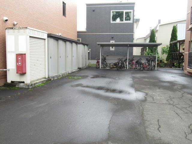 あすなろ壱番館の駐車場