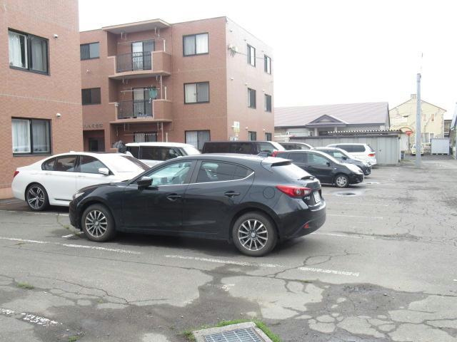 あすなろ壱番館の駐車場