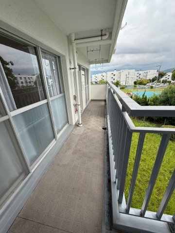 下月隈団地1号棟のバルコニー