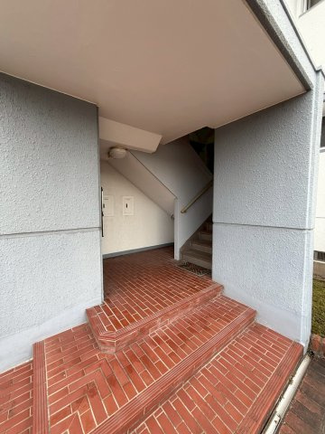 下月隈団地1号棟のロビー