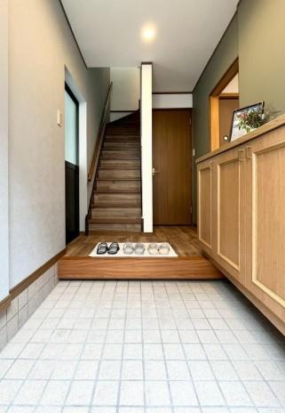 佐太中町5丁目　中古一戸建ての玄関|シューズボックス
■物件内覧・資金計画相談・住宅ローン相談、リフォーム相談、お問合せ受付中■
※当日・翌日のご内覧、ご相談はお電話でのお問合せがスムーズです！