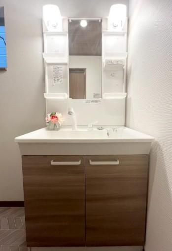 佐太中町5丁目　中古一戸建ての独立洗面台|シャワー付き洗面化粧台
■物件内覧・資金計画相談・住宅ローン相談、リフォーム相談、お問合せ受付中■
※当日・翌日のご内覧、ご相談はお電話でのお問合せがスムーズです！