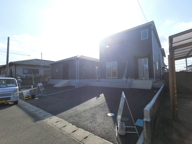 佐賀市高木瀬西　第10　2号棟の前面道路含む現地写真