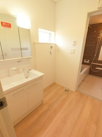 佐賀市高木瀬西　第10　2号棟の内観：施工例|広くて使いやすい洗面ルーム。朝もゆとりをもって準備できます♪