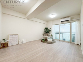 キッチン横のダイニングスペース。