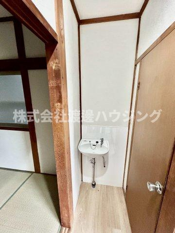 田井町一戸建の洗面所
