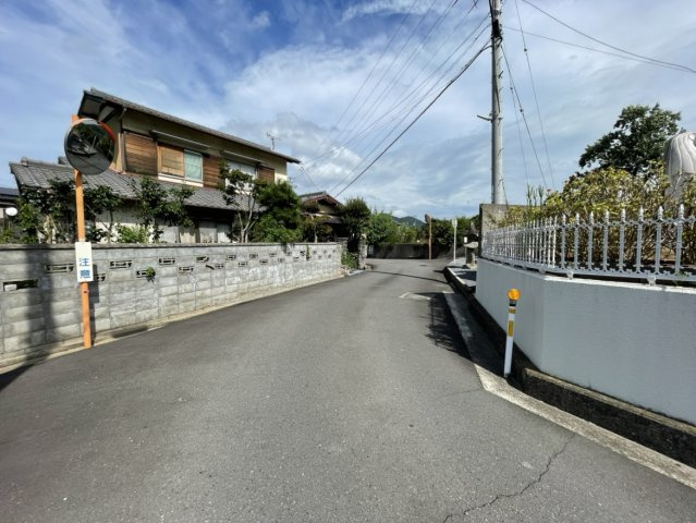 国分寺町柏原　土地の前面道路含む現地写真