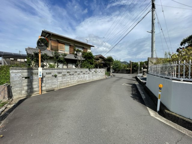 国分寺町柏原　土地の前面道路含む現地写真