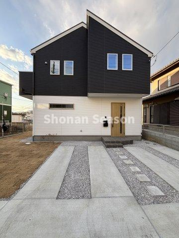 【外観】 | ＼南・東西の三方が道路に面した開放感のある立地／
小田急小田原線「伊勢原」駅から徒歩14分◎