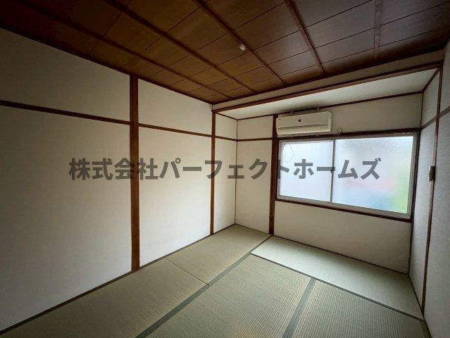 走谷2丁目テラスハウス　賃貸の和室|明るい和室です