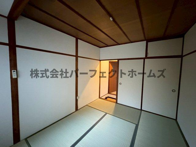 走谷2丁目テラスハウス　賃貸の和室|落ち着いた雰囲気の和室付きです