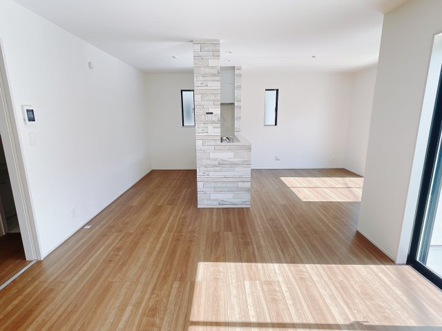 【新築戸建】前橋市三河町一丁目22 の居間・リビング|■リビング｜家族でゆったりくつろげる、居心地の良いリビング♪賃貸と違って、テレビや音楽の音を気にしなくて良いことが嬉しいですね(*＾＾*)