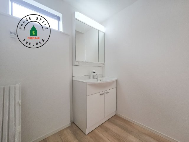 福岡市早良区野芥1丁目第23-2棟（1号棟）の独立洗面台|洗面所は小さなプライベートスペース。歯磨き、洗顔と毎日施す個人空間。