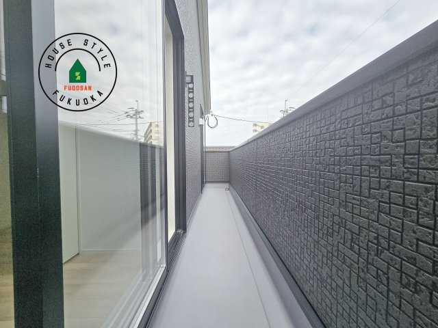 福岡市早良区野芥1丁目第23-2棟（1号棟）のバルコニー|バルコニーに自分のこだわりをもたせる。120％自由自在のバルコニー。もちろんお洗濯物を干す、ゴミを一時保管するなどもおまかせください。バルコニーを多目的スペースとして考えてみましょう。