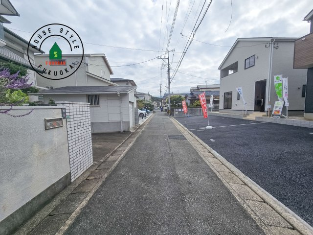 福岡市早良区野芥1丁目第23-2棟（1号棟）の前面道路含む現地写真|前面道路です。
