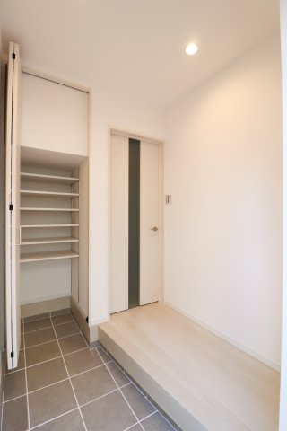 椥辻封シ川町の玄関