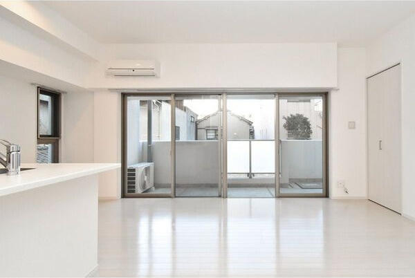 ファーストレジデンス栄の居間・リビング