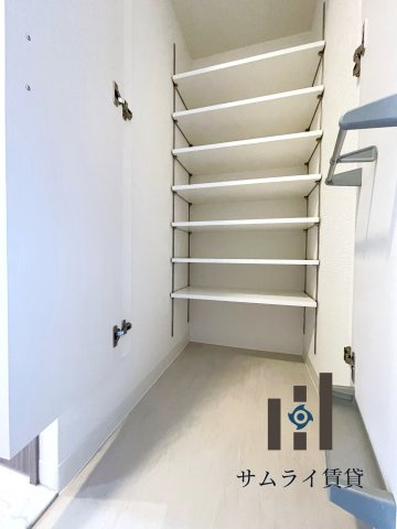 ファーストレジデンス栄の玄関