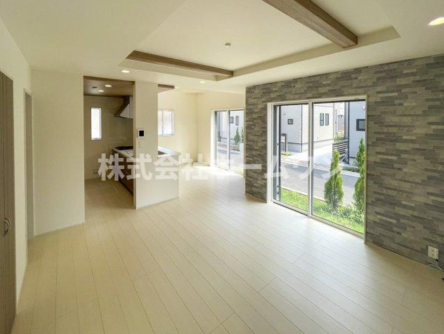 羽村市羽中２丁目の新築一戸建の居間・リビング|こちらのリビングで趣味の時間をお楽しみください