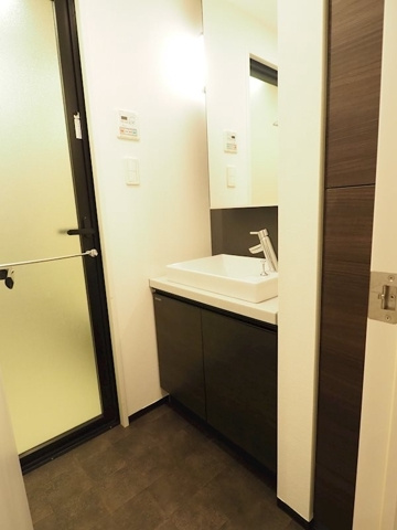 新品家具付きマンション目黒18(KaGood東京)の独立洗面台