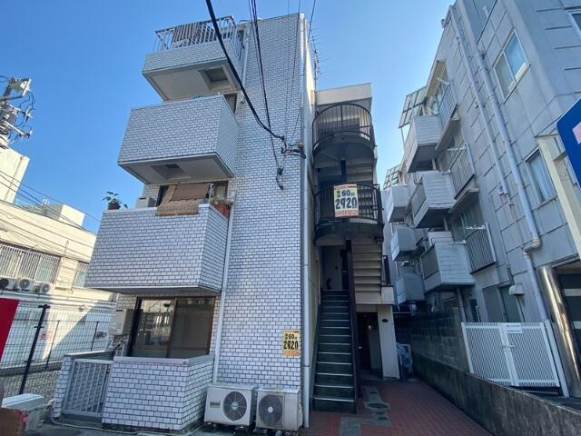 横浜市南区弘明寺町のアパートの画像