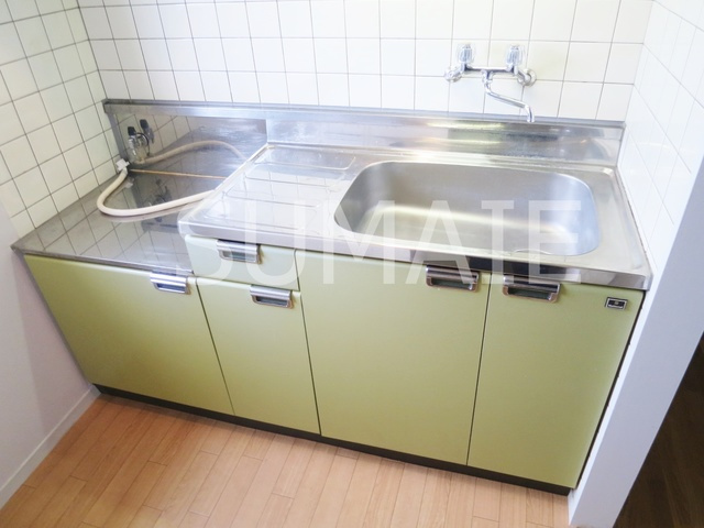 テラス１３７のキッチン|２口コンロ設置可。