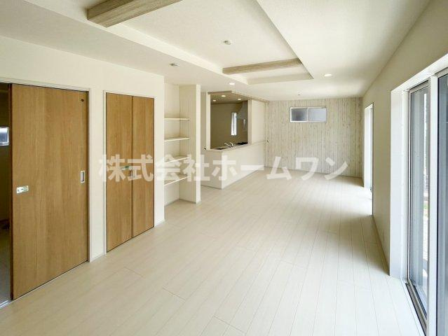 羽村市羽中２丁目の新築一戸建の居間・リビング|おしゃれなリビングです